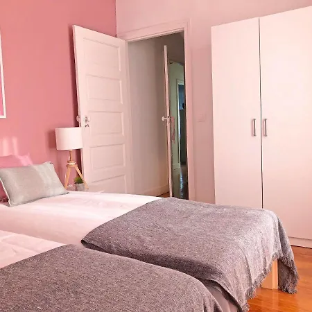 Cozy 3 Near House Of Music Apartamento
